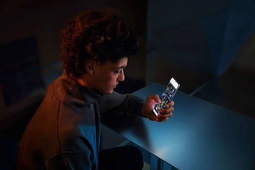 5 Alasan Layar AMOLED Milik POCO X5 5G Asyik Buat Nonton Film