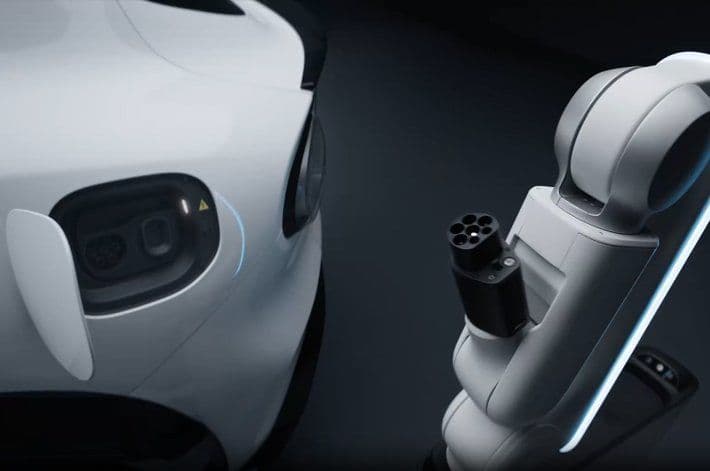 Robot Charger EV Xiaomi Bisa Cas Mobil Listrik Secara Otomatis
