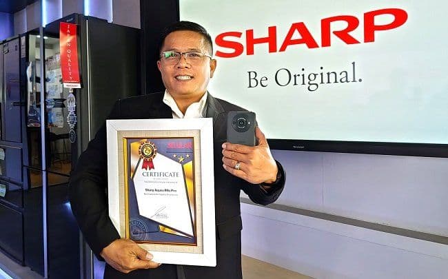 Sharp AQUOS R8s pro Raih Penghargaan The Best Camera for Flagship