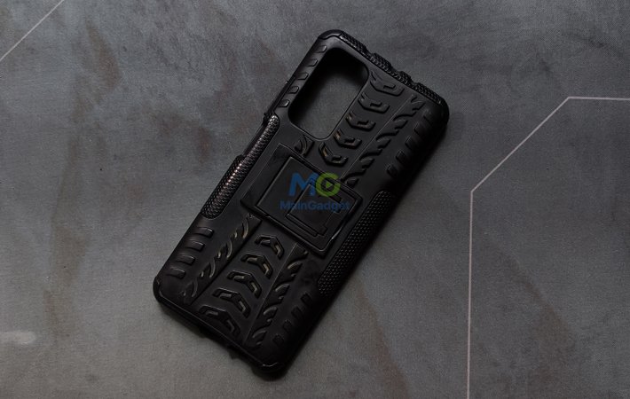 Rugged case berlapis dengan raised lip kamera – tampak close-up