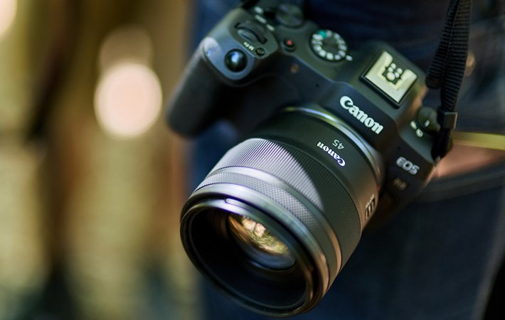 Lensa Canon RF45mm f/1.2 STM digunakan untuk street photography malam hari