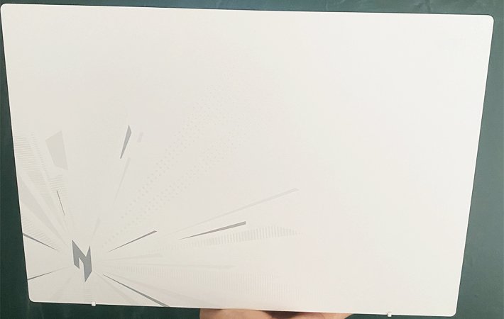 Layar Acer Nitro Lite 16 16 inci WUXGA 16:10 dengan refresh rate 180Hz menampilkan gameplay halus