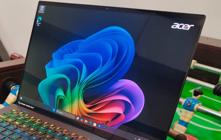 Predator Triton 14 AI memberikan layar OLED WQXGA+ (2880 x 1800)