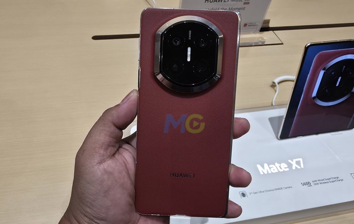 HUAWEI Mate X7, HP Lipat Tahan Air dengan Kamera Pro