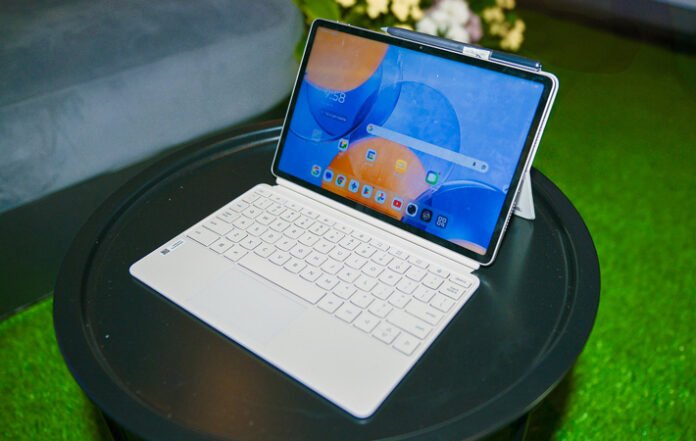 Lenovo Yoga Tab Resmi di Indonesia, Tablet AI Ringan untuk Kreator