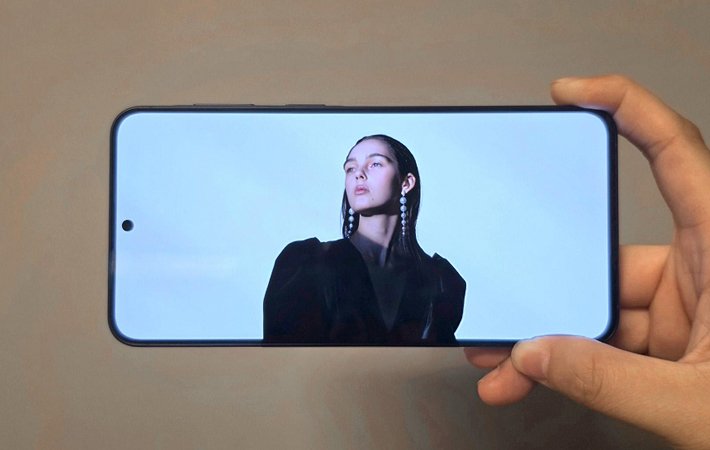 Samsung Galaxy A57 5G hp tipis